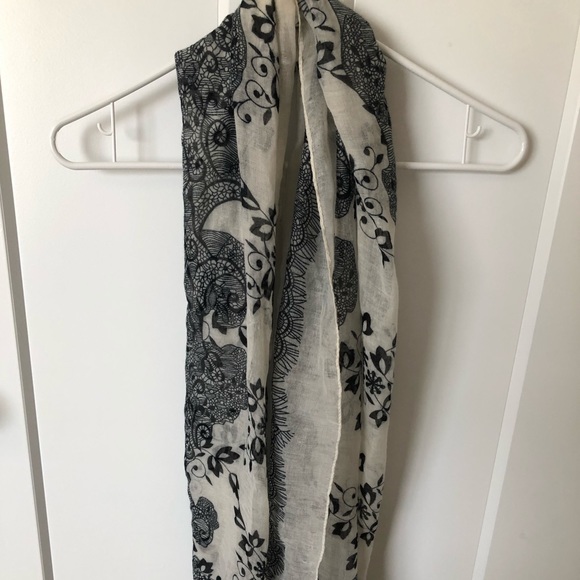 Black and Cream Scarf - Picture 2 of 2